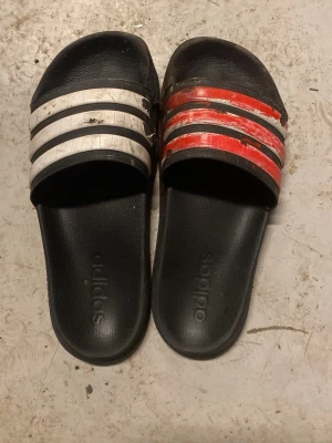 Raggar tofflor med olika färger - Säljer mina raggar tofflor med raggar slitage men annars väldigt raggiga har undvikit hundbajs priset är så jag har råd till kebab pizza 