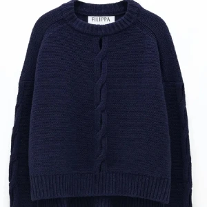 Filippa K tröja  - KÖP GÄRNA DIREKT! Dösnygg tröja från Filippa k! Bra skick bara lite nopprig som jag kan ta bort innan den postas vid behov❣️ nypris: 3200kr