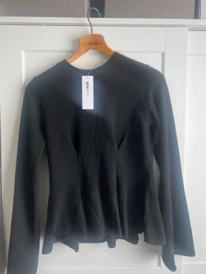 Svart långärmad topp från Gina Tricot - Helt ny och oanvänd💕