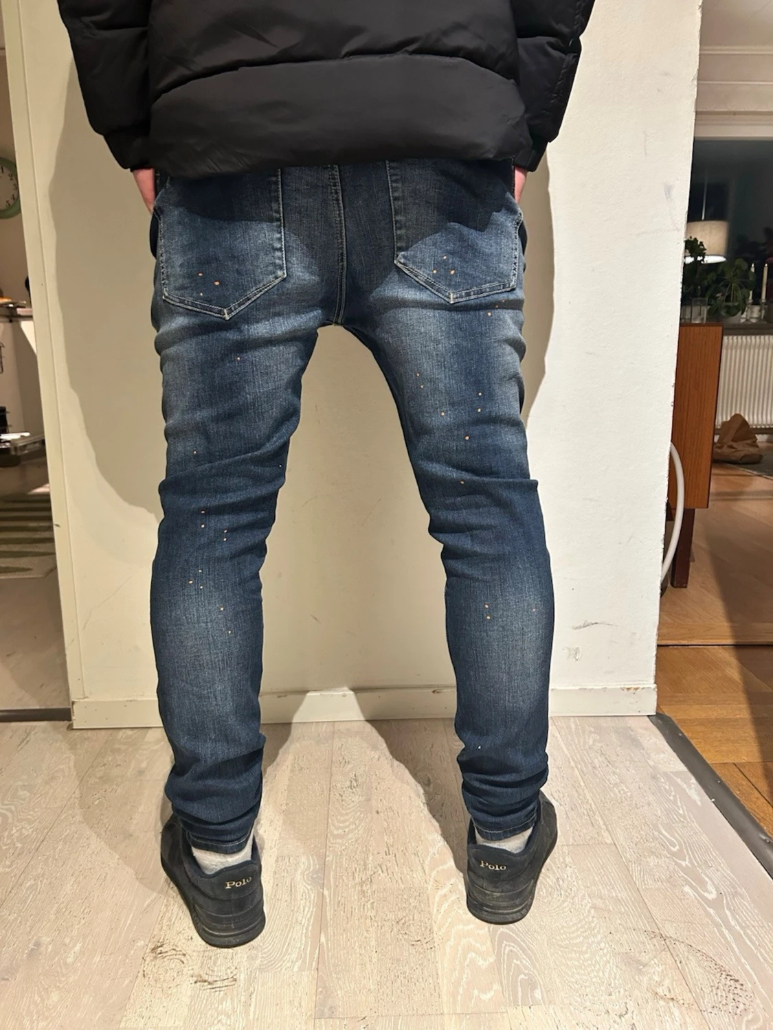 Blåa slim fit jeans me slitniingar - 1