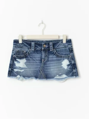 Blå jeanskjol med slitningar - Säljer en kort blå jeanskjol med slitna detaljer och rå kant ifrån Gina Tricot. Kjolen är endast använd en gång och är därav i väldigt fint skick. Väldigt populär kjol då den är slutsåld i de mesta butiker och helt online, strl XS ( skriv till mig ifall du är intresserad )