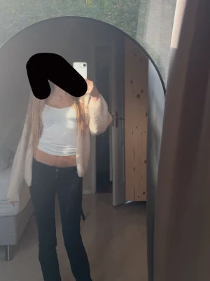 Kofta  - Beige stickad kofta som ja köpte i somras men bara använde 2-3 gånger. Den är från Lindex i storleken XS-S