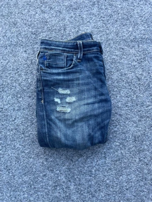 Jack & Jones jeans  - Säljer dessa sjukt snygga jeans från Jack & Jones! Skicket är mycket bra! Storlek w30 l30! Ny pris 1099, mitt pris endast 549! Dm vid frågor!