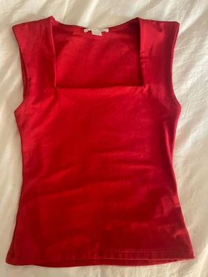 Linne - Ett fint rött sommar linne, från gina💞