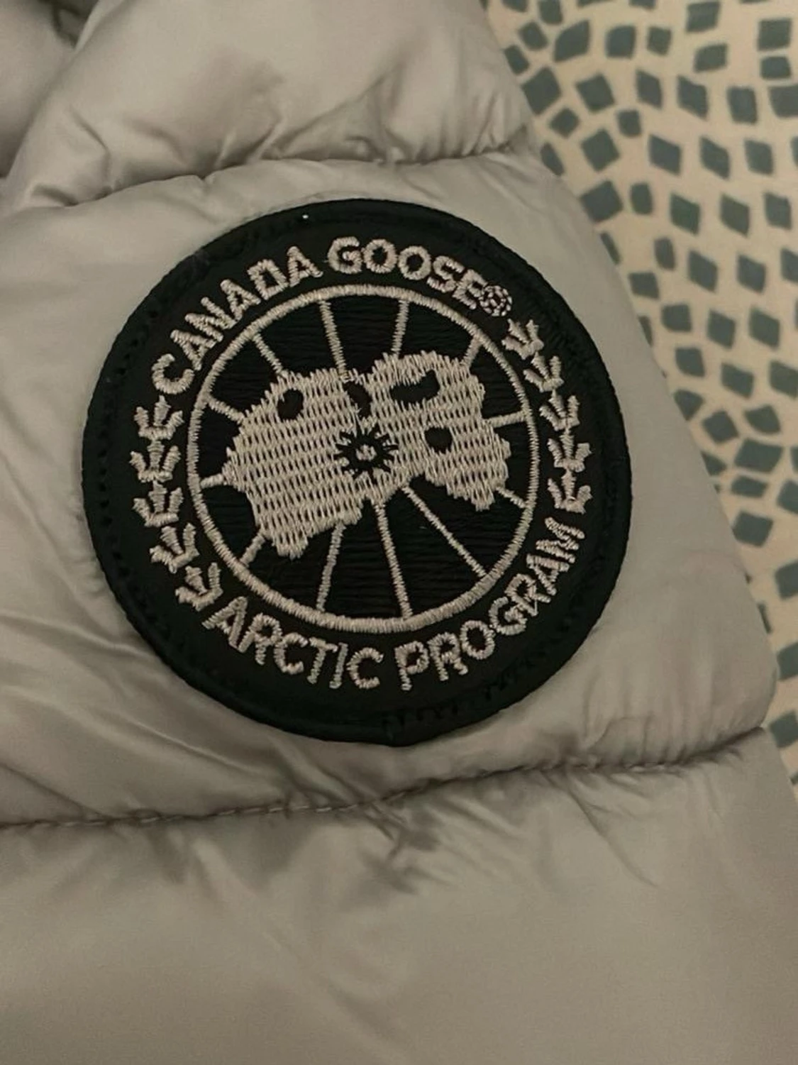 Ljusgrå pufferjacka från Canada Goose - 1