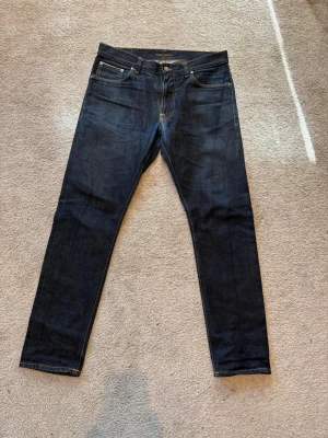 Nudie Jeans dry japan selvedge  - Tja, jag säljer ett par selvedge jeans från Nudie Jeans! Som heter dry japan selvedge och passformen är lean dean, storlek 34/32.              MVH Freddysgarderob