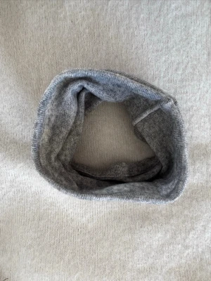 Mörkgrå kashmirbuff - Buff gjord på 100% återvunnen kashmir💕💕