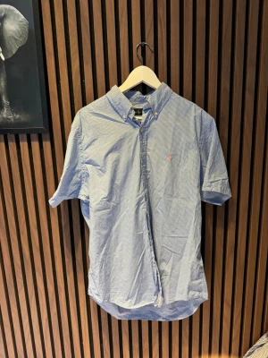 Ralph Lauren skjorta - Skicket är mycket bra och den är i storlek M. Kontakta gärna vid frågor🙌
