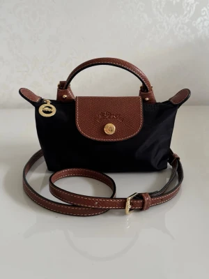 LONGCHAMP svart  - LONGCHAMP svart 