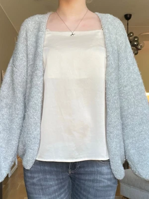 Superfint linne - Superfint linne från Gina tricot i storlek 34, inte säker på vadman kallar färgen riktigt men den är riktigt fin!