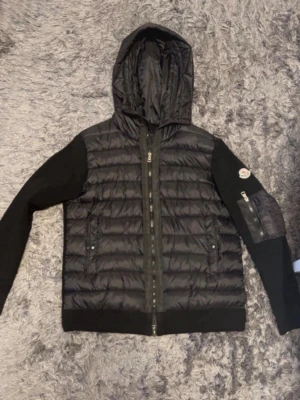 Moncler Cardigan - Storlek: M men passar även S. Nypris 10600kr
