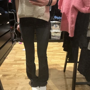 Midrise jeans  - så snygga jeans från Lois med låg/mellanhög midja!😻 sparsamt använda, mycket bra skick 