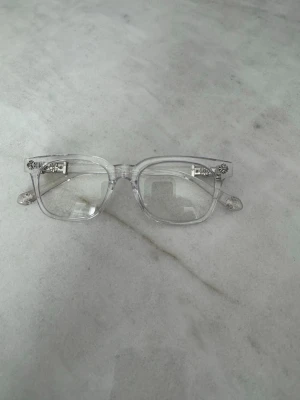 Genomskinliga chrome hearts glasögon - Genomskinliga glasögon stiliga och skyddar mot blåljus
