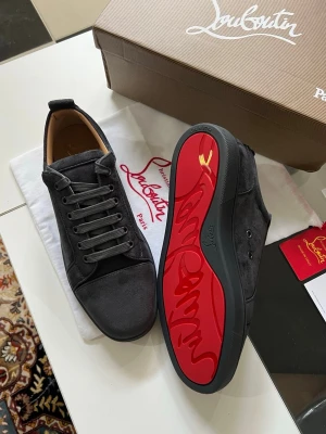  Christian Louboutins - PRIS EJ HUGGET I STEN. Säljer dessa fina skor som kommer med box och dustbag etc.. Dem är storlek 43 i färgen MörkGrå , aldrig använda. Säljer pga fel storlek! För mer bilder eller info kom pm:) 