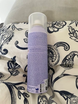 Volume booster spray  - En riktig god volym sprej som man använder till håret för att få volym i det. Aldrig använd!