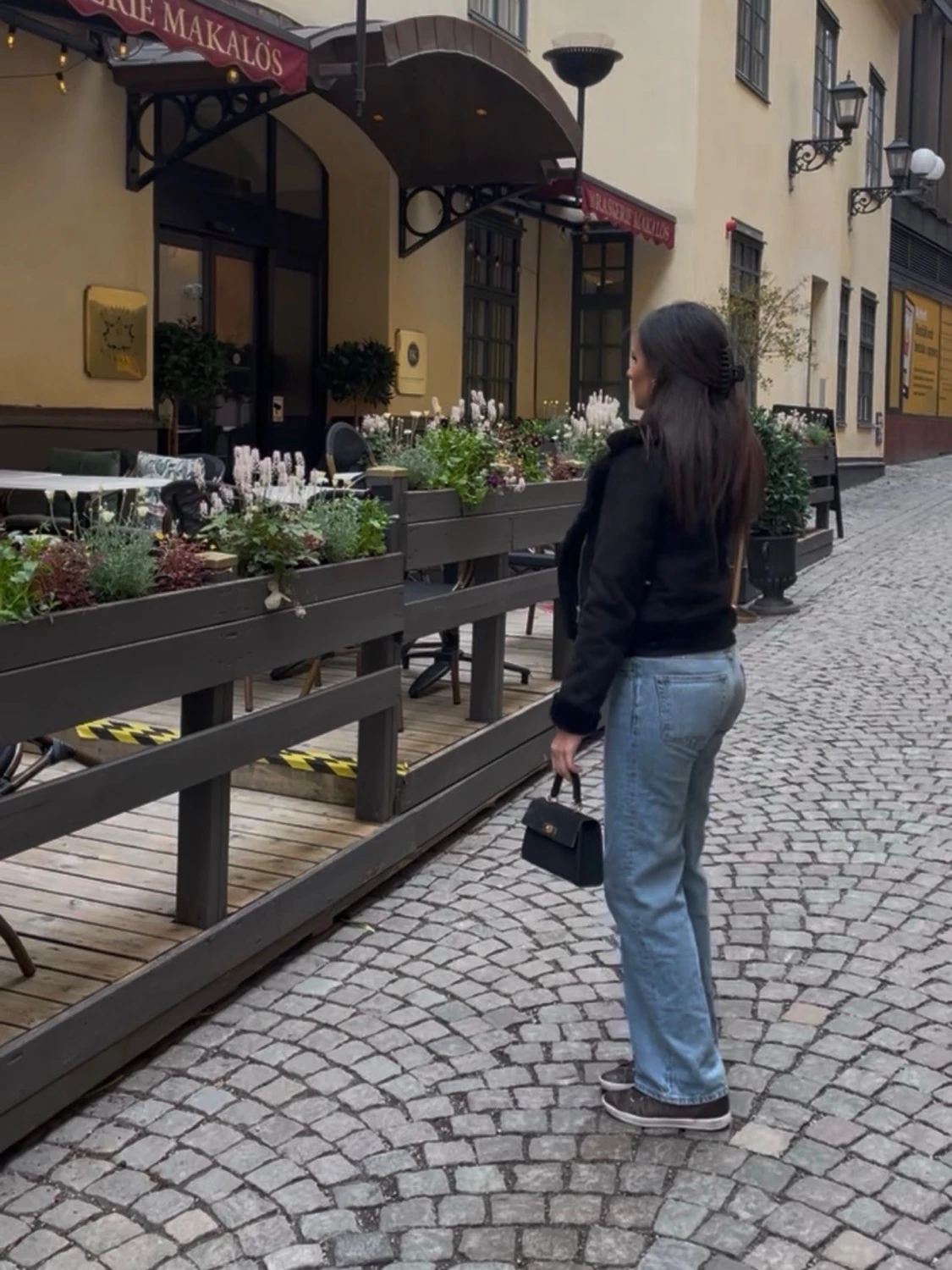 Svart skinnjacka med fuskpälsdetaljer - 1
