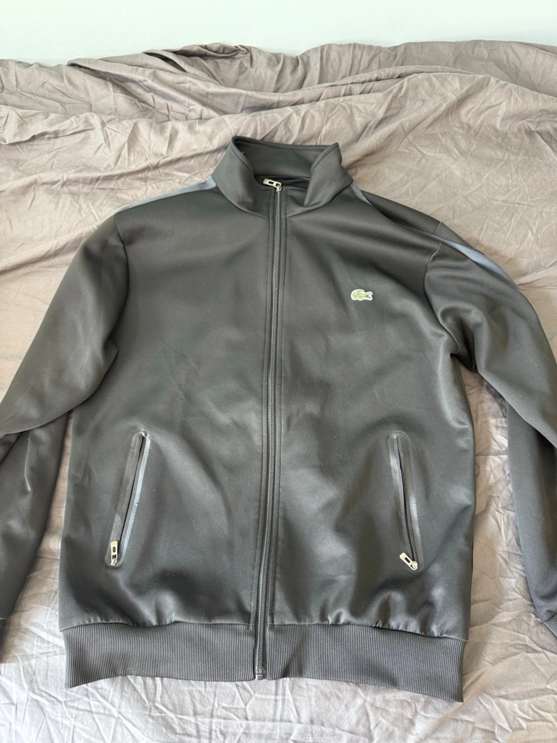 Grå ziptröja från Lacoste