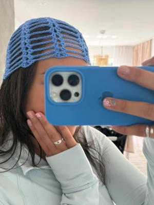 Egenvirkad mössa - Egen virkad mössa i blått💙