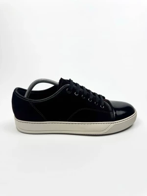 Lanvin cap toe  - Lanvin cap toe dbb1. Storlek UK7 / 41. Dustbag ingår. 100% autentiska. 9,9/10 skick, testade en gång. Nypris ca 5200kr.