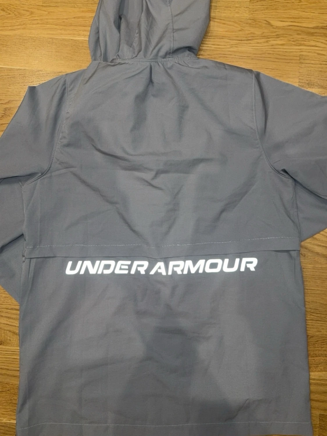 Grå vindjacka från Under Armour - 1