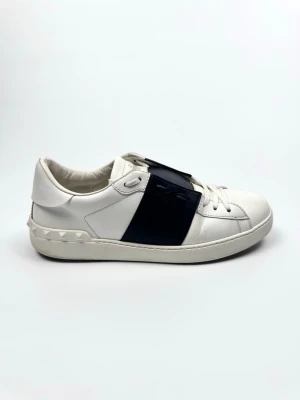 Valentino Open Sneakers - Valentino Garavani Open sneakers. Storlek 41. Skick 8.5/10. Nypris ca 7700kr. 100% autentiska.