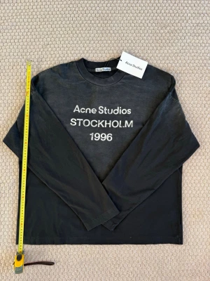 Acne studios longsleeve  (Black/M) - Great condition, never worn. Same day shipping. Comes with the original bag. Feel free to ask questions. Come with good offers and price will be discussed;)