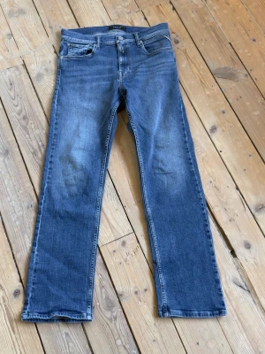 Replay Jeans modell THAD 14A - Säljer Replay jeans modell THAD storlek 14A. Pga att de är för små. Ny pris 800kr och mitt pris 400kr. De är i mycket bra skick och inga hål.                                             Skriv om du har några frågor!