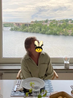 Grön tröja från arket - Supersnygg tröja med dragkedja!