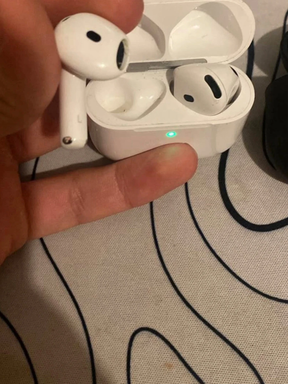 Apple AirPods 4 - 2