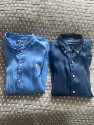 Två Ralph Lauren linne skjortor  - Två sparsamt andvända skjortor från Ralph Lauren  