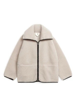 Teddy jacka - Så fin teddy jacka från ARKET som inte säljs längre. Har används men har inga defekter!!🌸nypris 1200+kr