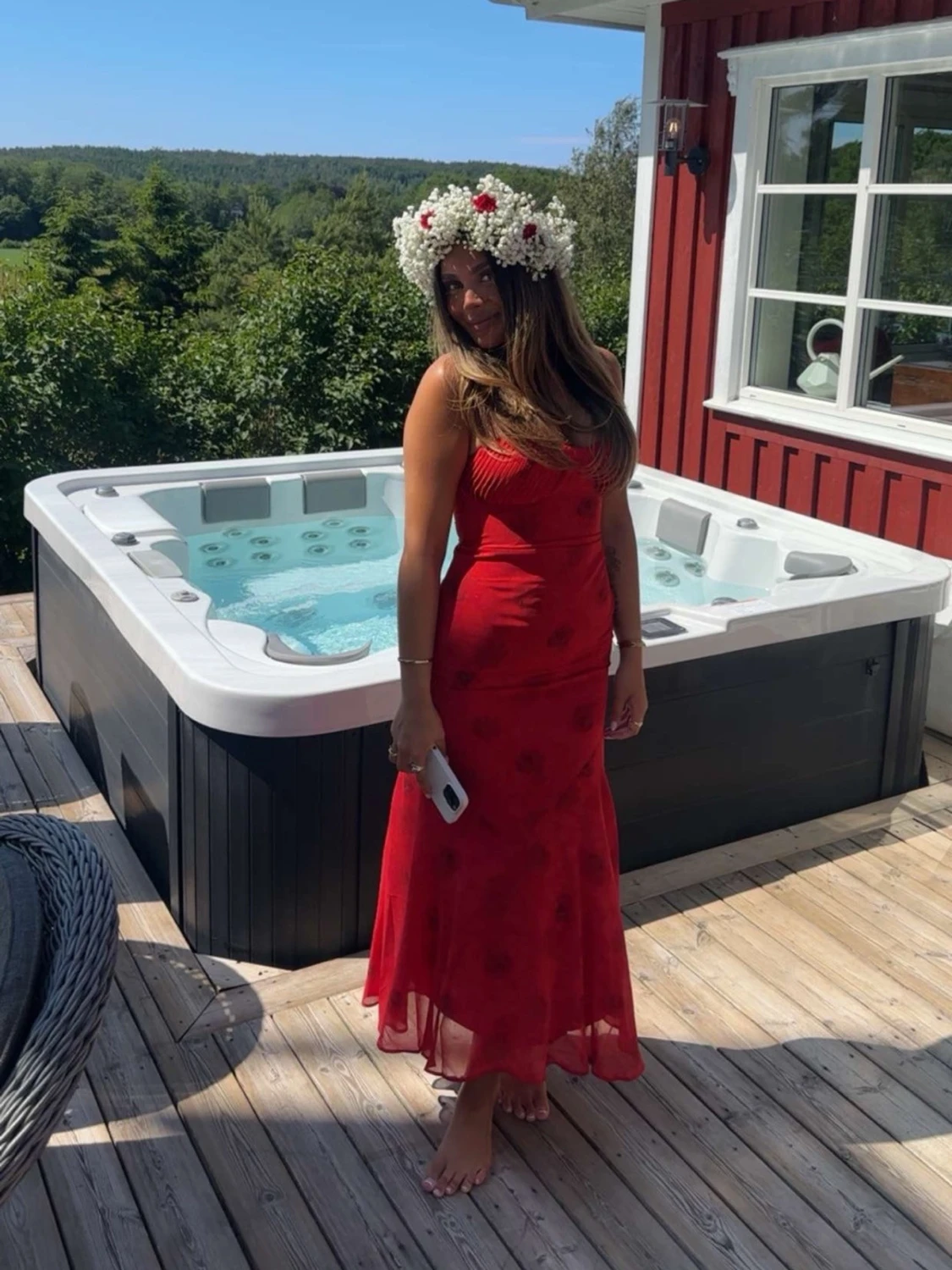 Röd långklänning med tunna axelband - 1