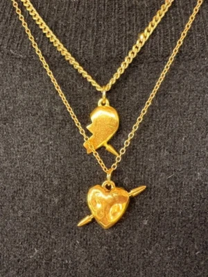 Maria Nilsdotter inspirerande halsband - Jätte najs halsband identiskt med maria Nilsdotters🥹kedjan är justerbar 45-50cm 