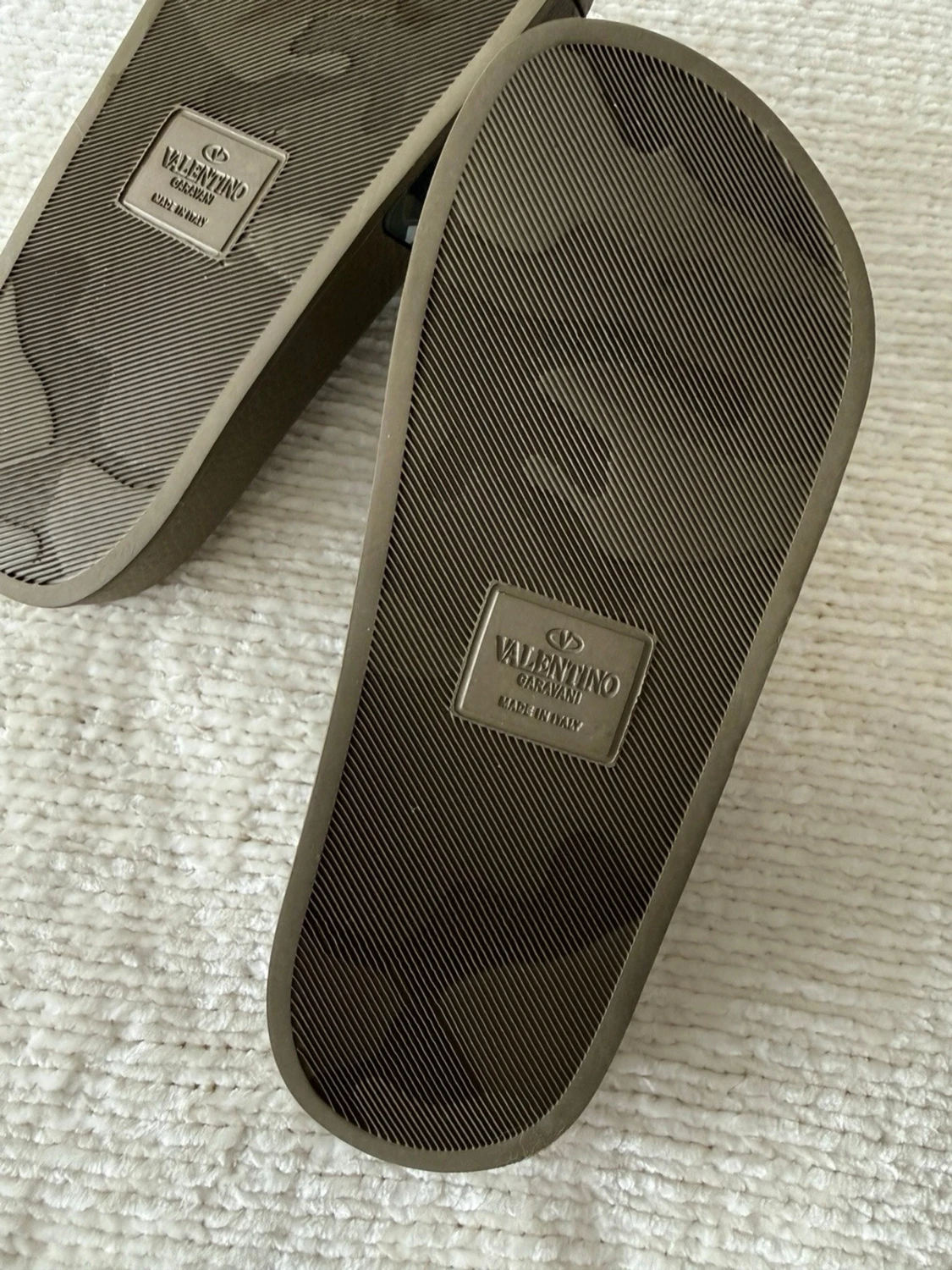 Olivgröna tofflor med stjärnmönster - 3