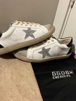 Golden Goose skor  - Helt nya aldrig använda, size 42, dessa skor är  både för män och kvinnor