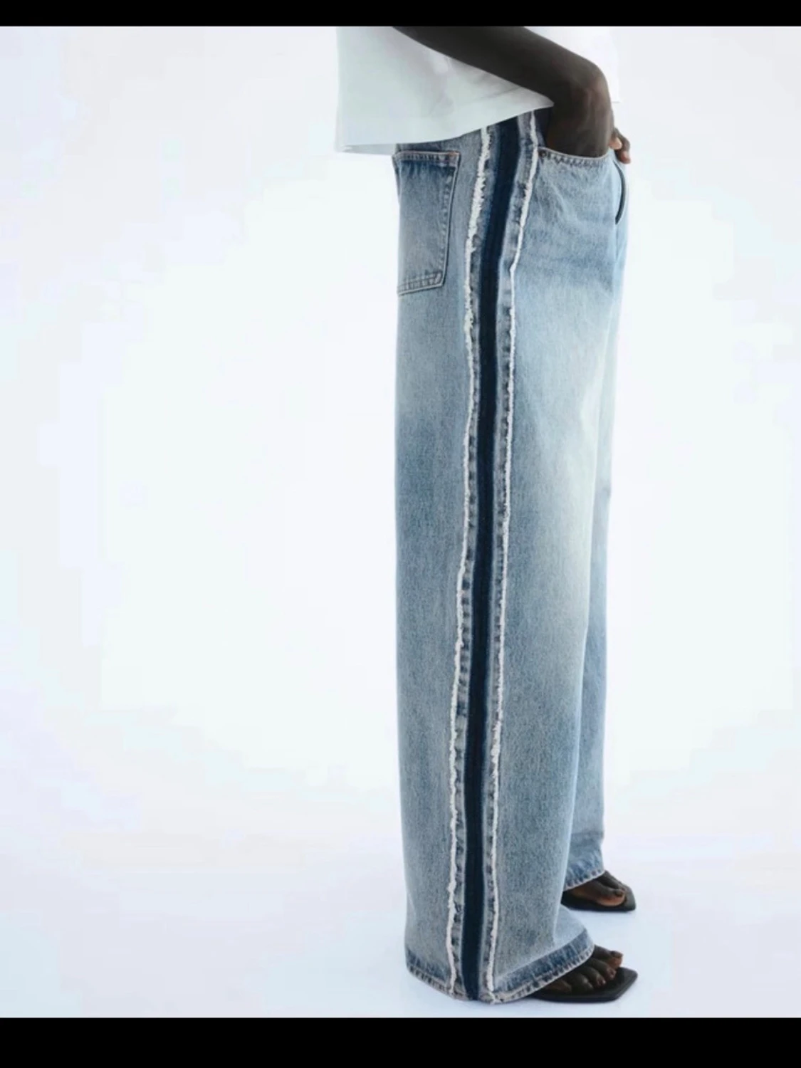 Blå wide leg jeans med kontrastdetalj - 1