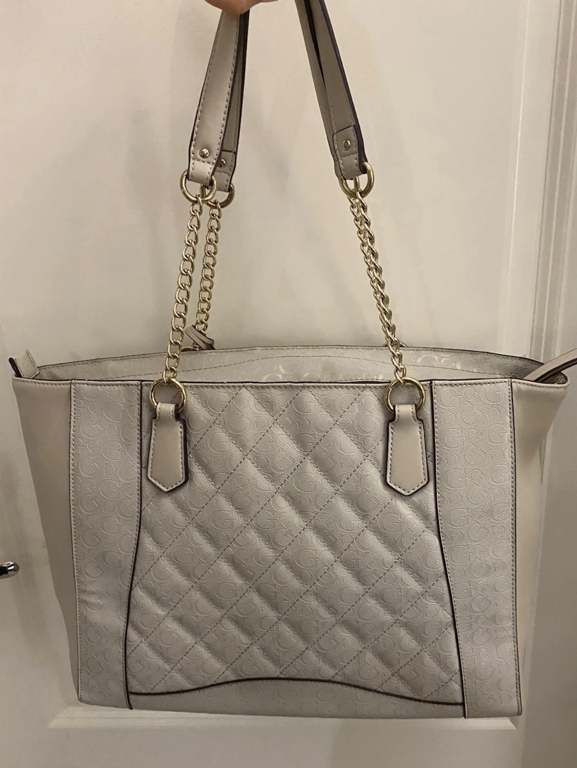 Beige väska från Guess - 2