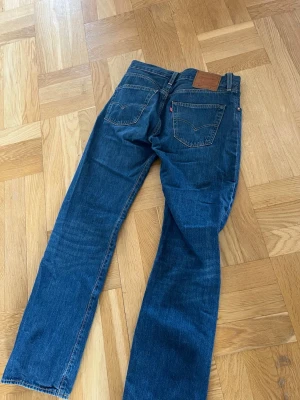 Levi's 501 - Hej! Nu säljer vi ett par Levi’s 501 till ett sjystare pris. Skric gärna vid eventuella funderingar. Vid snabb affär är priset diskutabelt 