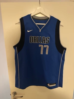 Luka doncic nba linne  - Har använt väldigt få gånger mycket bra skick 