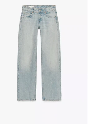 trendiga baggy ZARA jeans - säljer detta coola byxorna från ZARA. storlek 38. knappt använda och har inga defekter!! 