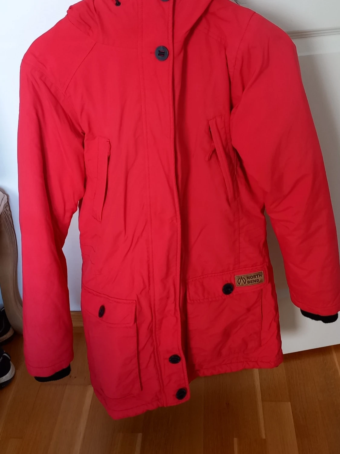 Röd parkas från North Bend