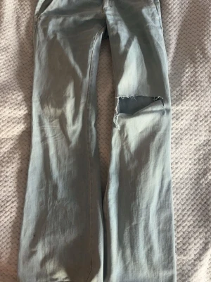 Lågmidjade diesel jeans - As snygga diesel jeans som inte kommer till användning. Midjemått 38 och innerben 84❤️