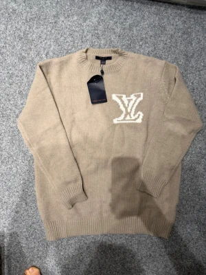 LLV Beige sweater - Size M, true to size. More pics DM