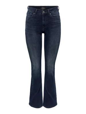 Mörkblå bootcut jeans från Only - Snygga mörkblå bootcut jeans från Only med medelhög midja och klassisk femficksdesign. Jeansen har en lätt tvättad look och är tillverkade i stretchigt denim för skön passform. Perfekta för dig som gillar en retroinspirerad siluett. Storlek L/32, passar mig som är ca 168 och vanligtvis har storlek M.