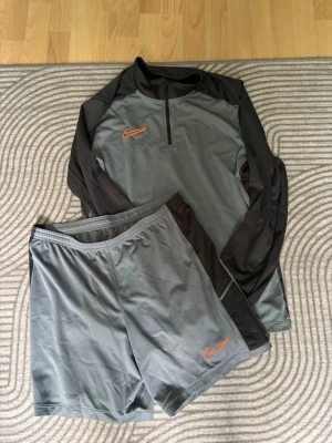 Nike set - Säljer snygg Nike set Shorts Storlek L Långärmade tröjan Storlek L pris går att diskutera 