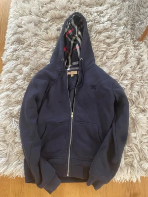 Burberry - Burberry zip, size-S den är oäkta!