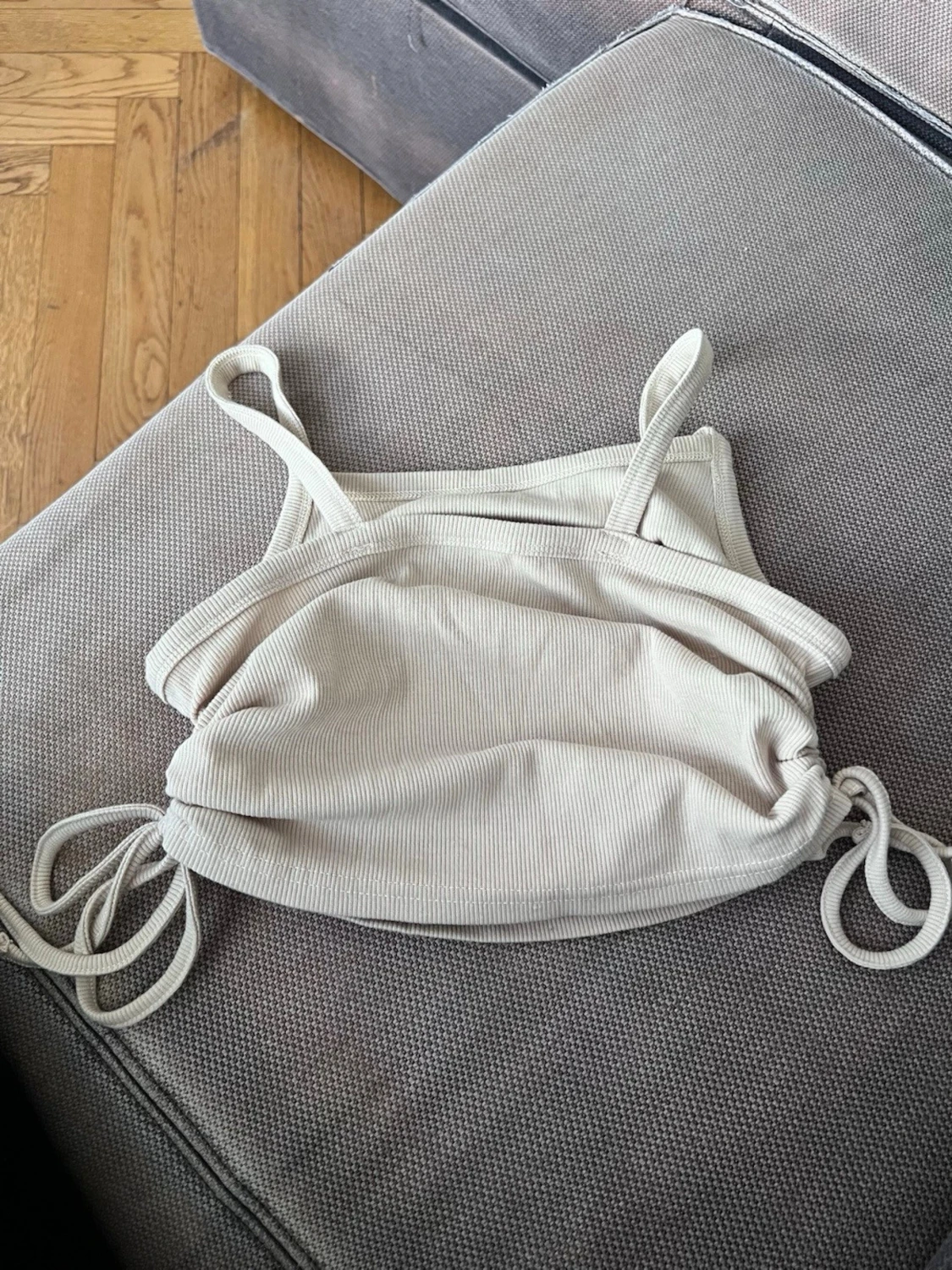 Beige ribbad linnetopp med snörning - 1
