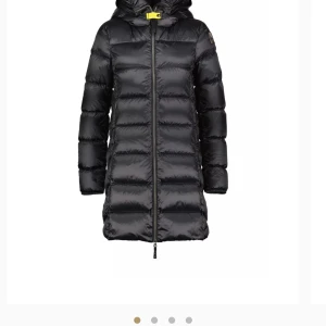 Parajumper Marion jacket - Säljer denna jacka efter ett väldigt fåtal användning märkt att det inte riktigt är min stil. 