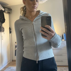 Zip hoodie - Lägger ut igen pga oseriös köpare!! Använd typ 2/3 ggr💓💓