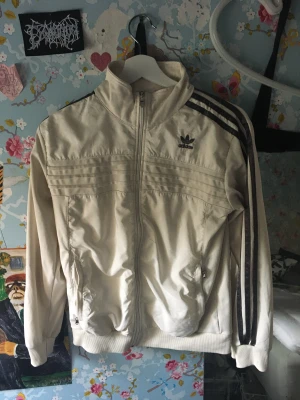 Adidas kofta - Cool Adidas kofta sitter lite oversized brukar ha s